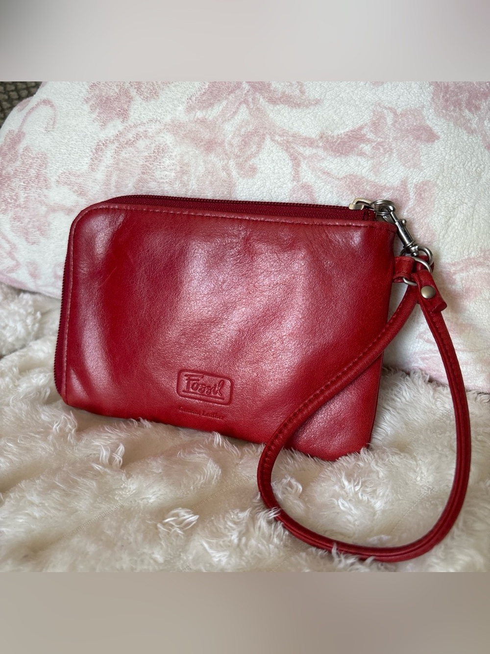 Fossil Vintage Cherry Red Genuine Leather Zip Wristlet Clutch